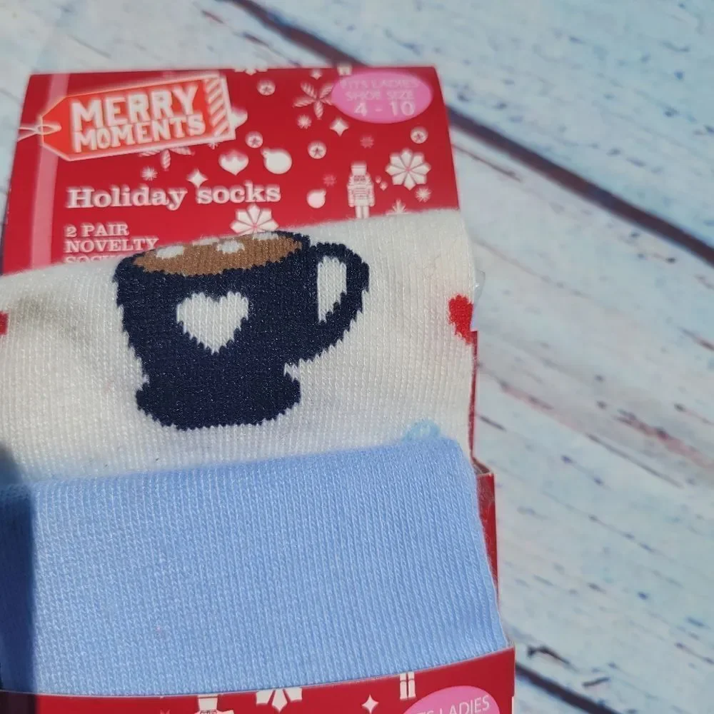 Merry Moments Women's Blue Christmas Holiday Novelty Socks 2 Pair Size 4-10 NWT